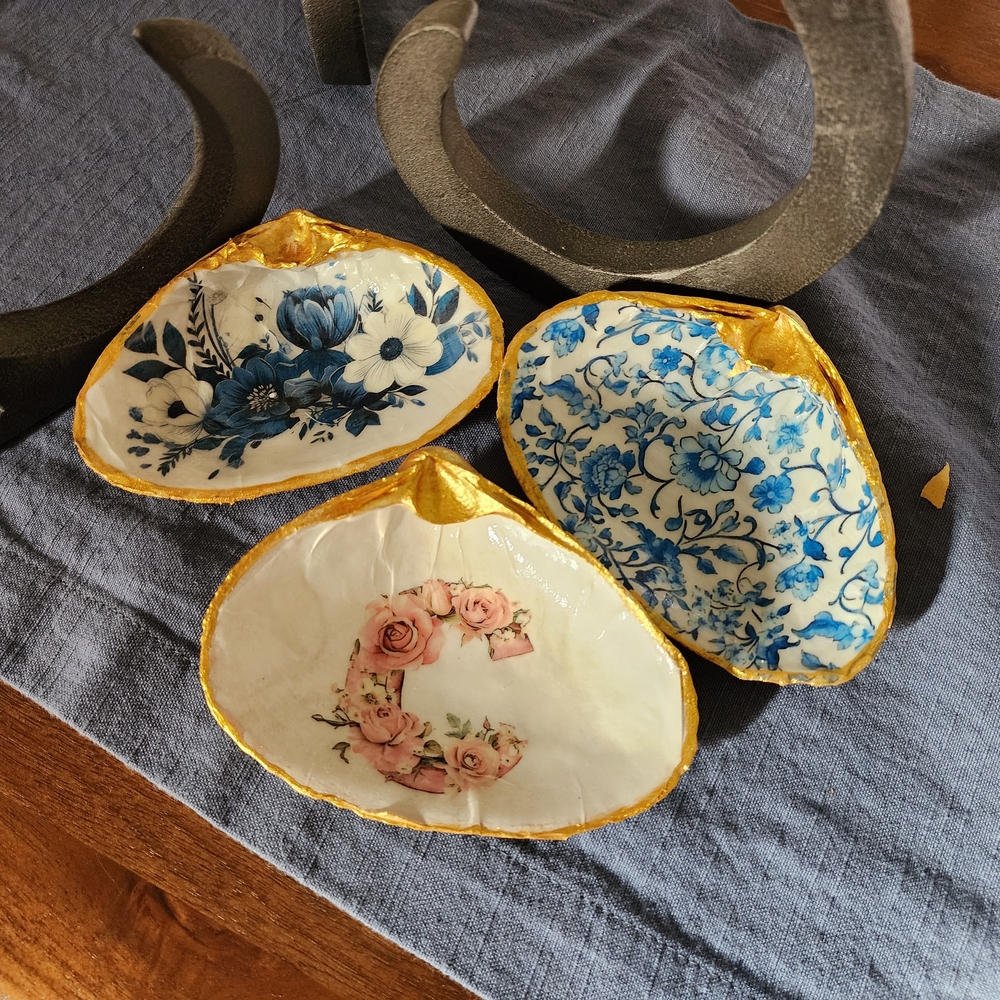 Floral Decorative Shell Dish Set with Gold Accents